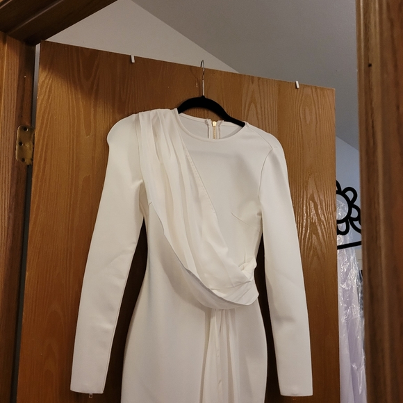 Off White Evening Party Dress with Hold Zipper - Picture 5 of 6